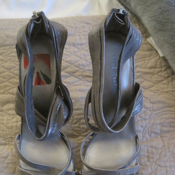 NINE WEST NWERLINA SILVER STRAPPY HEELS 9 $79.00 VGUC - Picture 4 of 6